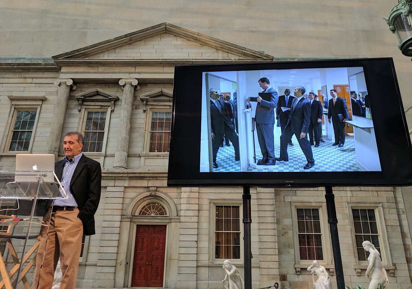 Pete Souza at The Met