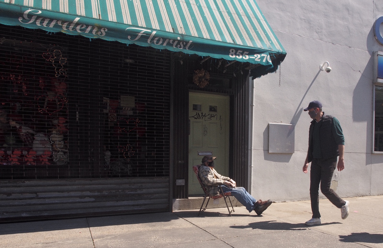 People on the sidewalk in Carroll Gardens, Brooklyn